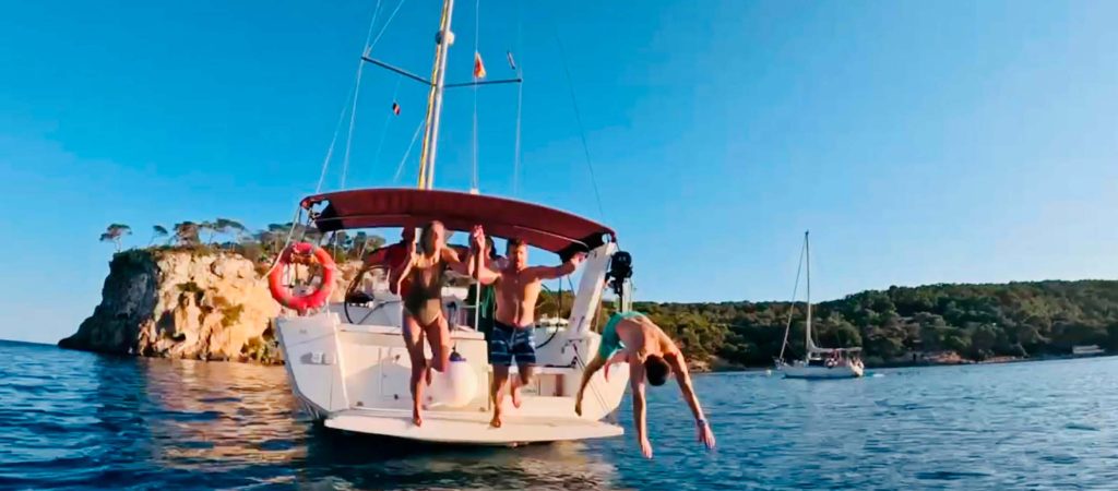 Seguridad a bordo al alquilar un barco en Mallorca con patrón